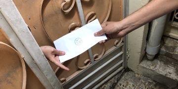 مبادرات توزيع المنح النقدية