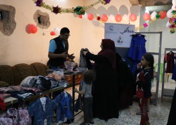 مبادرات لتوزيع الملابس