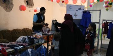 مبادرات لتوزيع الملابس