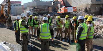 مشروع العودة للحياة  رفع الأنقاض المرحلة الأولى